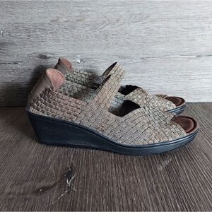 Baretraps Umma Bronze Metallic Woven Peep Toe Mary Jane Size 9.5M